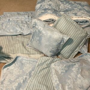 King size comforter with matching accessories